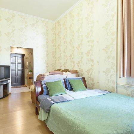 S12-58 MODERN APARTHOTEL WITH TWO 2BEDROOMS IN CENTRAL KIEV - BESSARABSKA SQUERE - GULLIVER MALL - OLYMPIC STADIUM - PALACE OF SPORTS - Saksahanskoho St, 12Б Exterior foto