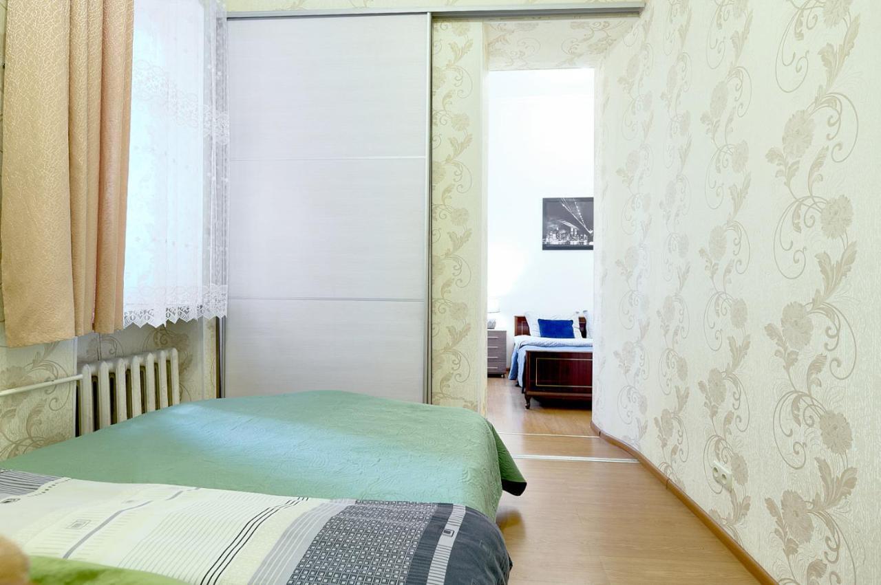 S12-58 MODERN APARTHOTEL WITH TWO 2BEDROOMS IN CENTRAL KIEV - BESSARABSKA SQUERE - GULLIVER MALL - OLYMPIC STADIUM - PALACE OF SPORTS - Saksahanskoho St, 12Б Exterior foto