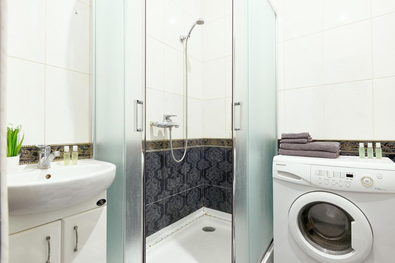 S12-58 MODERN APARTHOTEL WITH TWO 2BEDROOMS IN CENTRAL KIEV - BESSARABSKA SQUERE - GULLIVER MALL - OLYMPIC STADIUM - PALACE OF SPORTS - Saksahanskoho St, 12Б Exterior foto